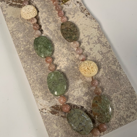 Hand-Knotted Sunstone, Serpentine Necklace & Bone Necklace - Picture 3 of 4